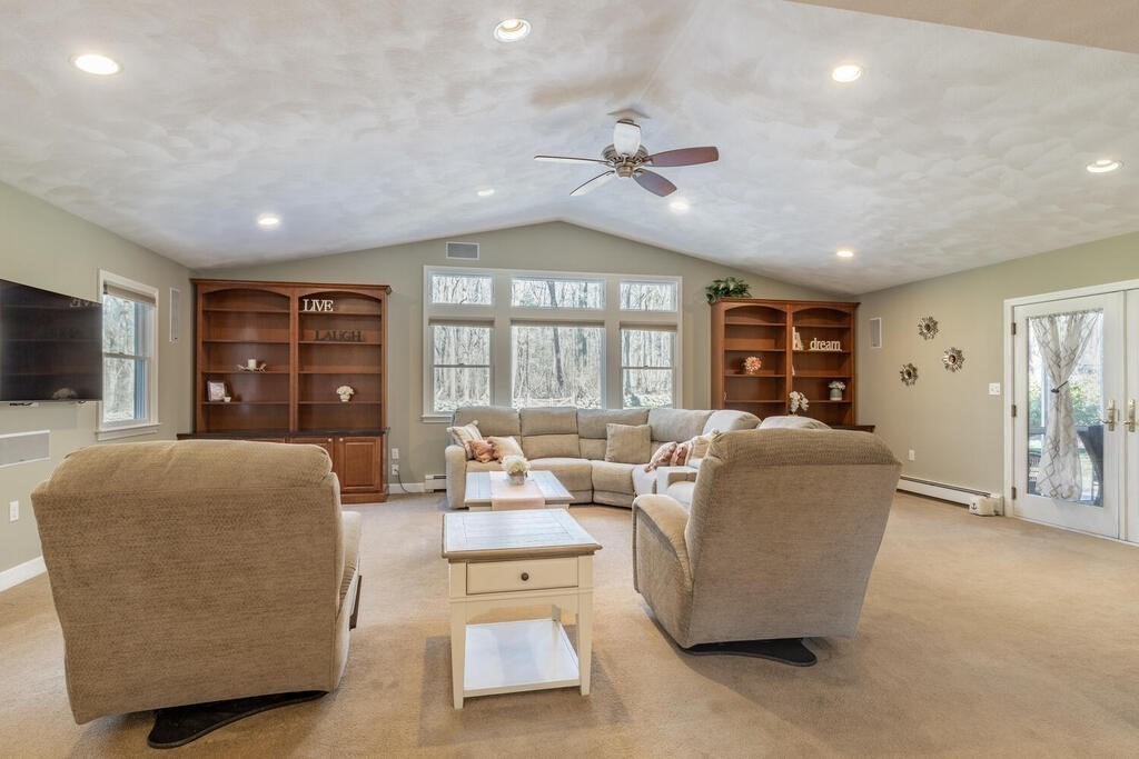 16 Evergreen Way
