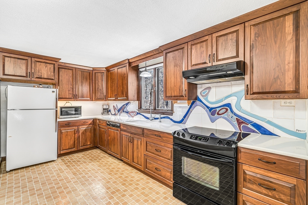 37 Eliot Dr