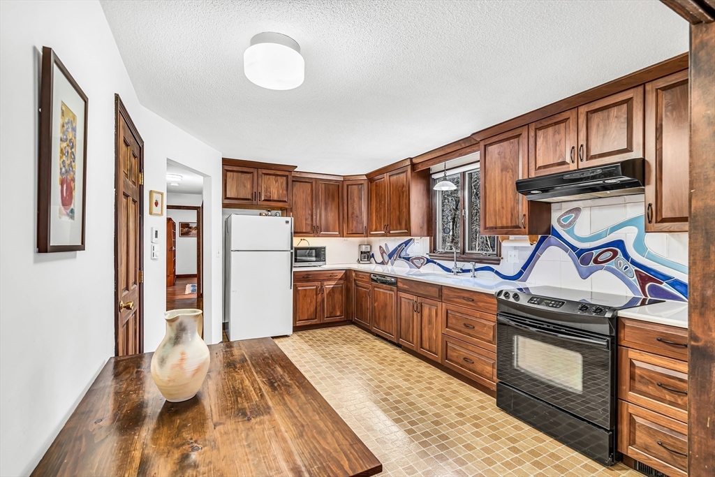 37 Eliot Dr