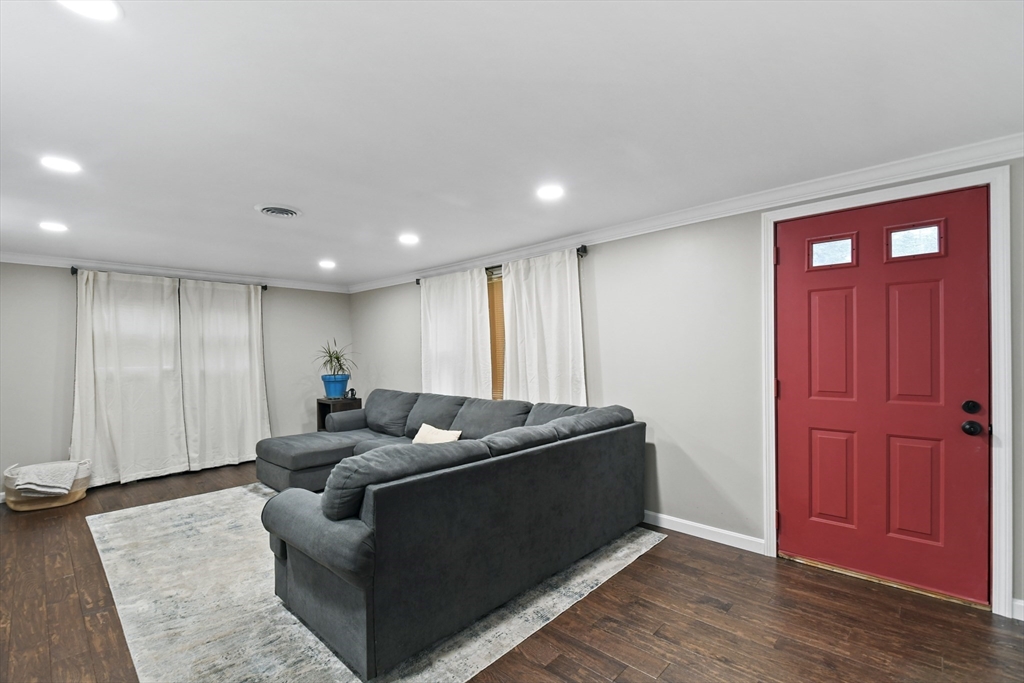 148 Lunenburg Rd