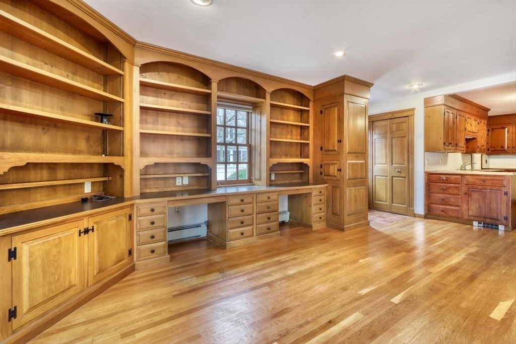 44 Cabot St