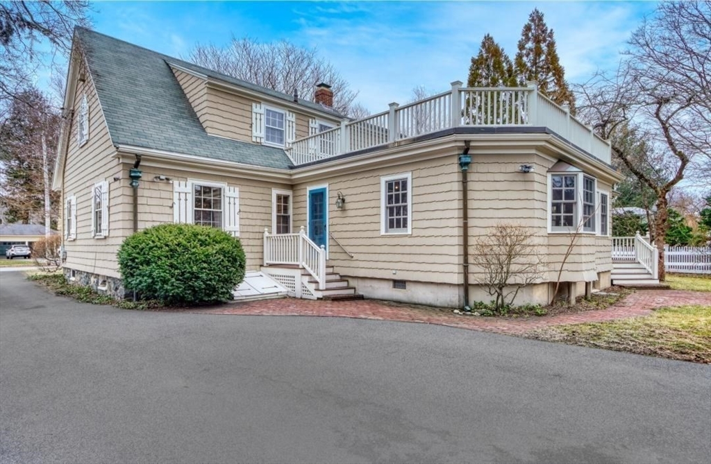 44 Cabot St