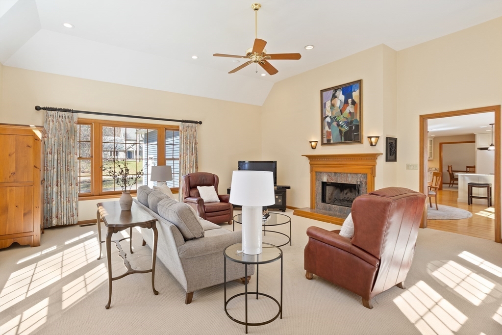 8 Woodbury Dr