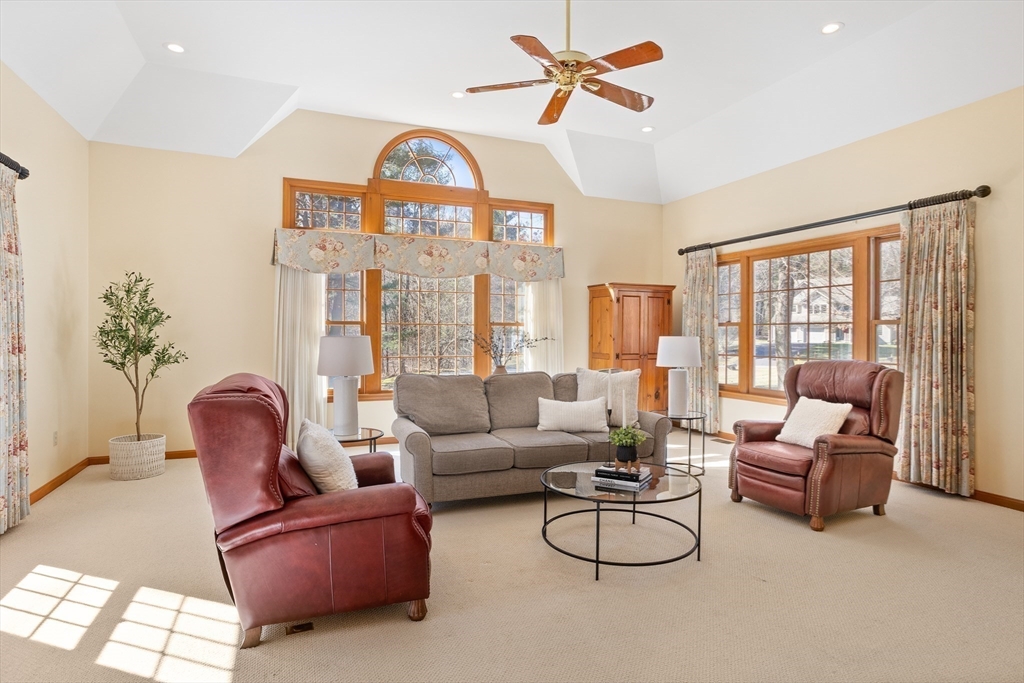 8 Woodbury Dr
