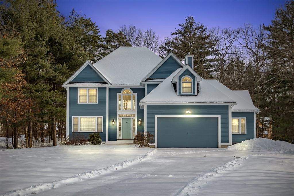 8 Woodbury Dr