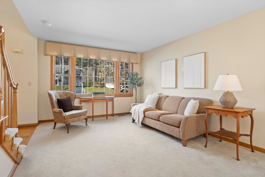 8 Woodbury Dr