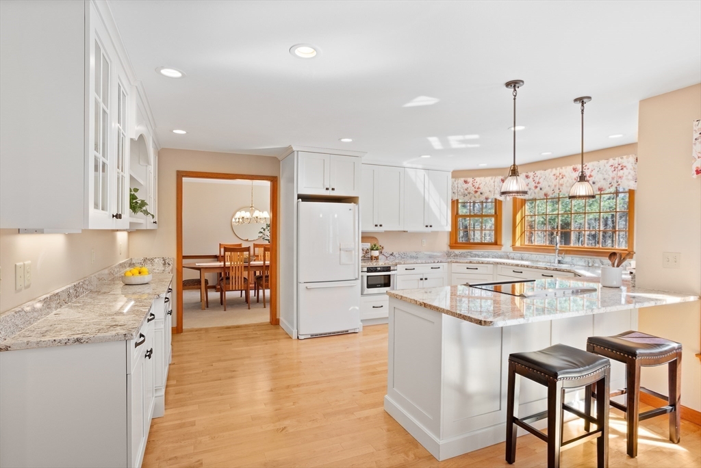 8 Woodbury Dr