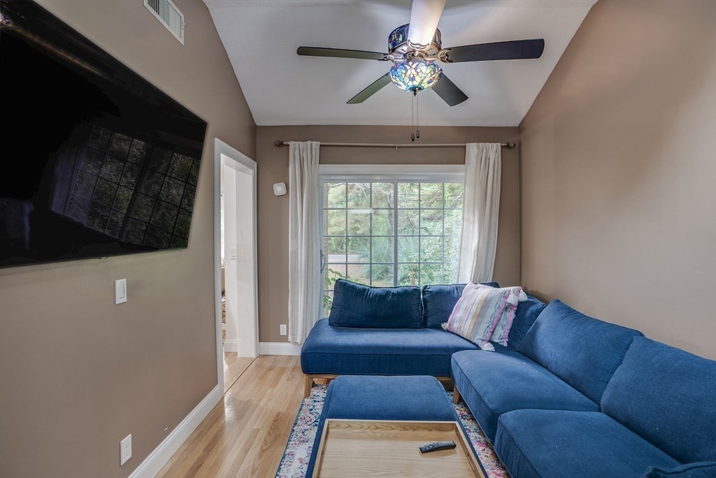 327 Old Billerica Rd
