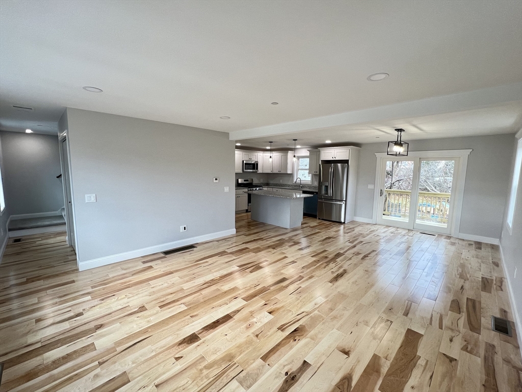 10 8th Ave # 3