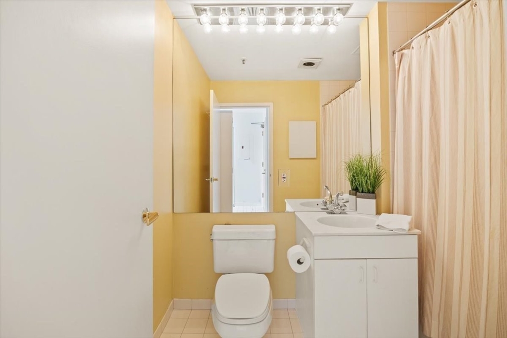 4 Canal Park Unit: 810PH