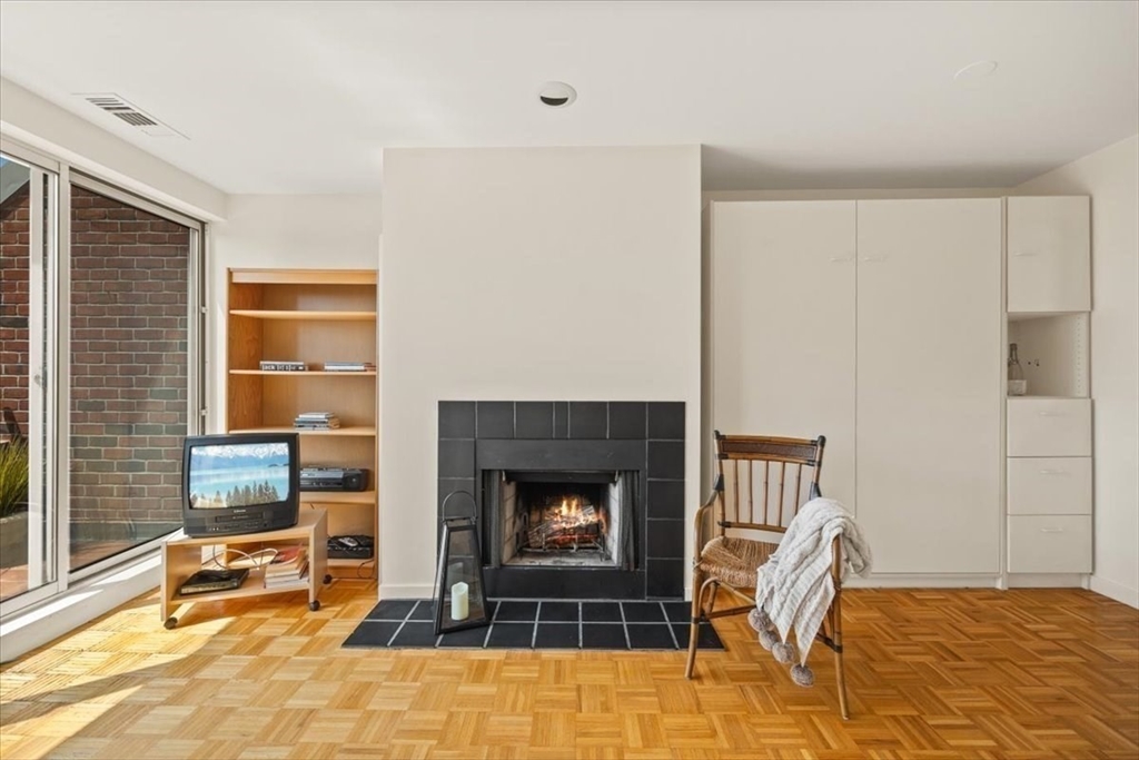 4 Canal Park Unit: 810PH