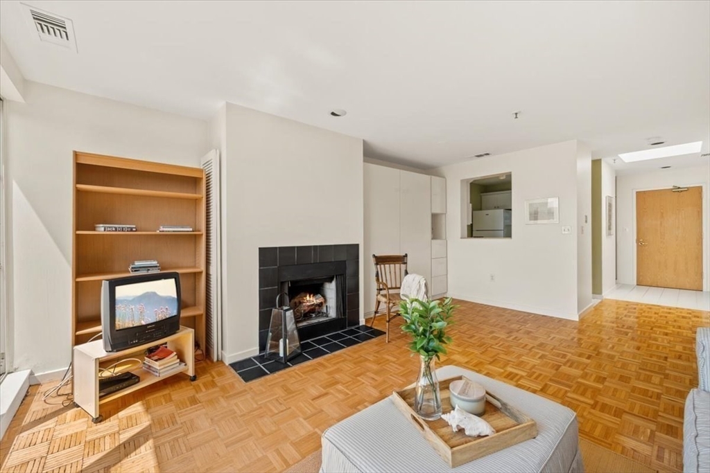 4 Canal Park Unit: 810PH