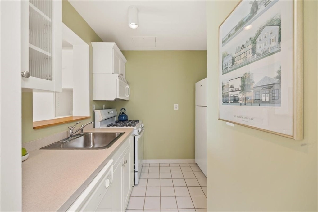 4 Canal Park Unit: 810PH