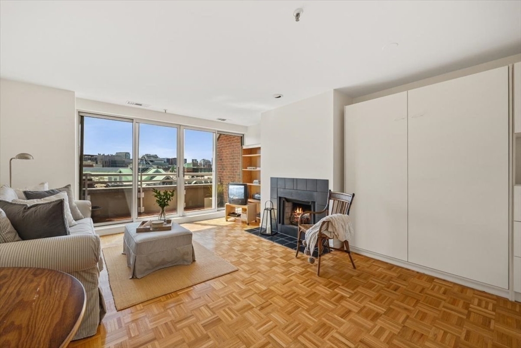 4 Canal Park Unit: 810PH