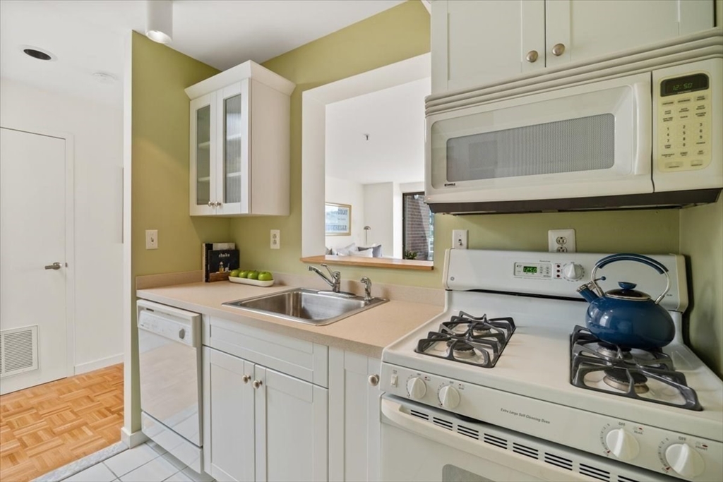 4 Canal Park Unit: 810PH