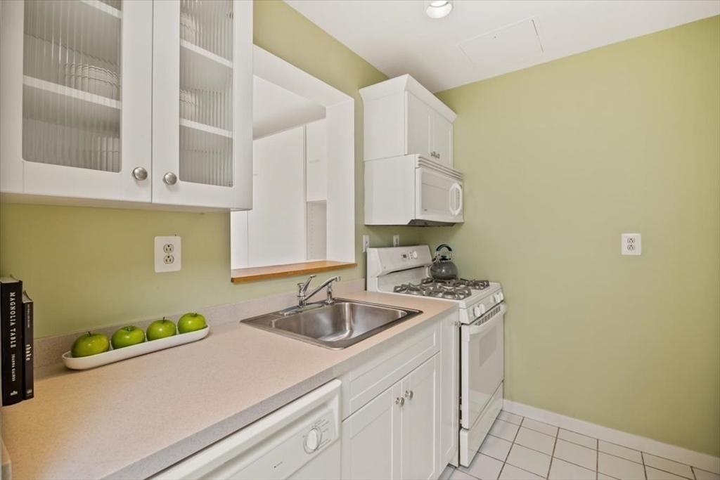 4 Canal Park Unit: 810PH
