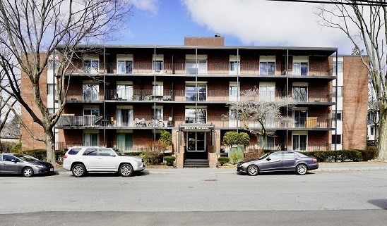 45 Oval Rd # 22