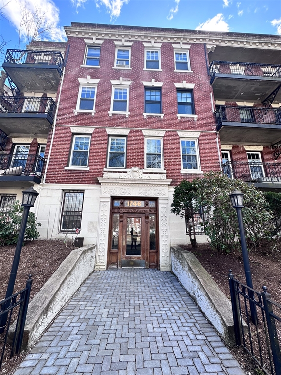 1746 Commonwealth Ave # 10