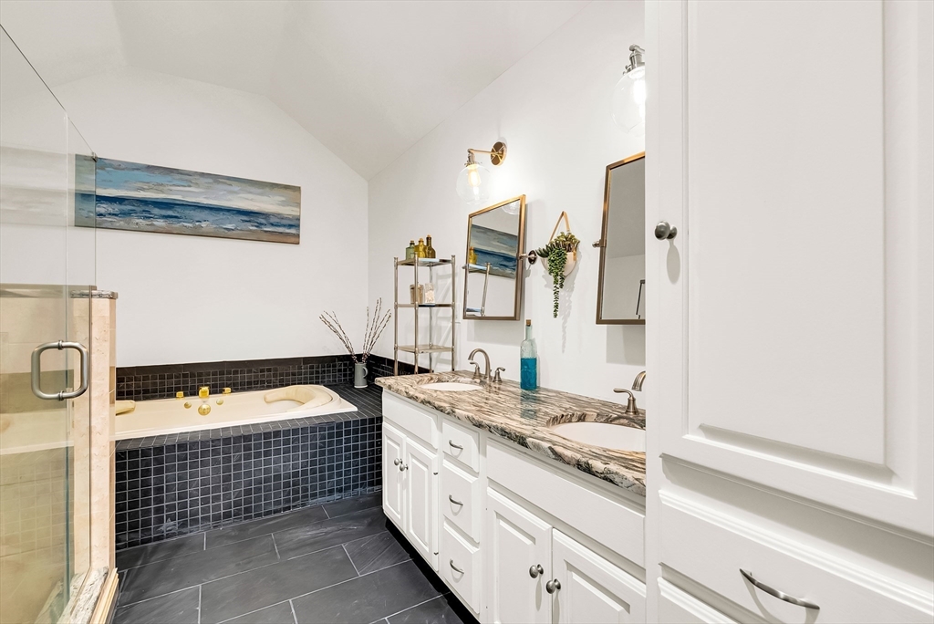 8 Highcroft Way # 8