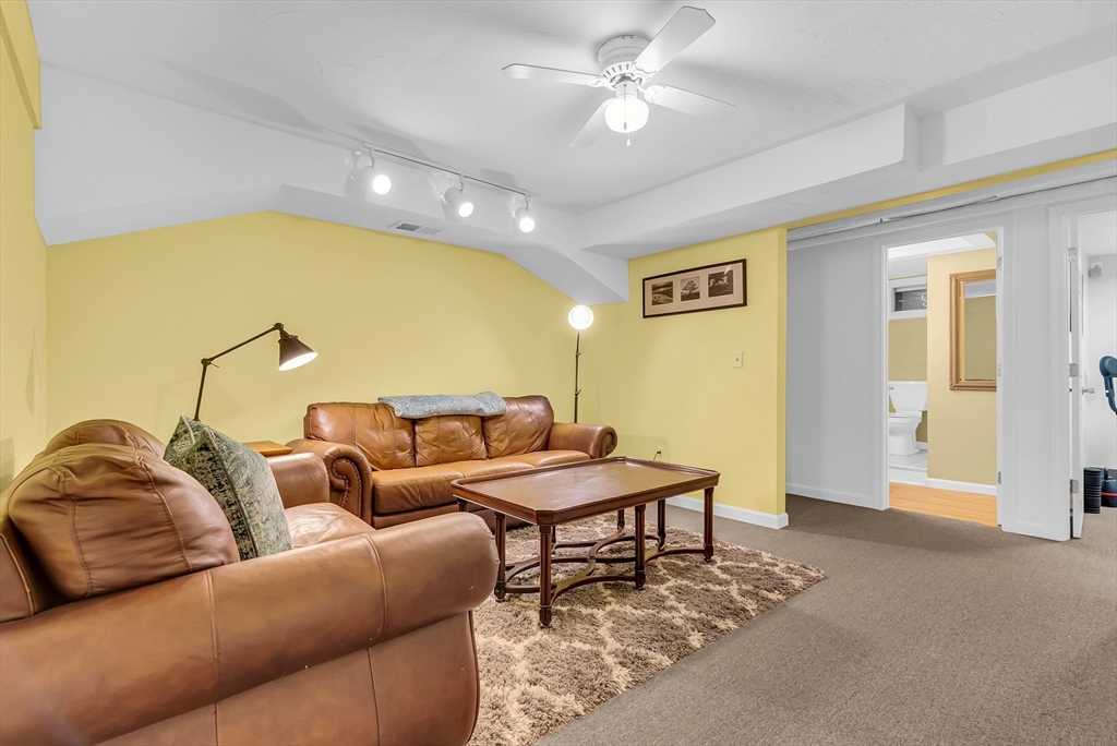8 Highcroft Way # 8