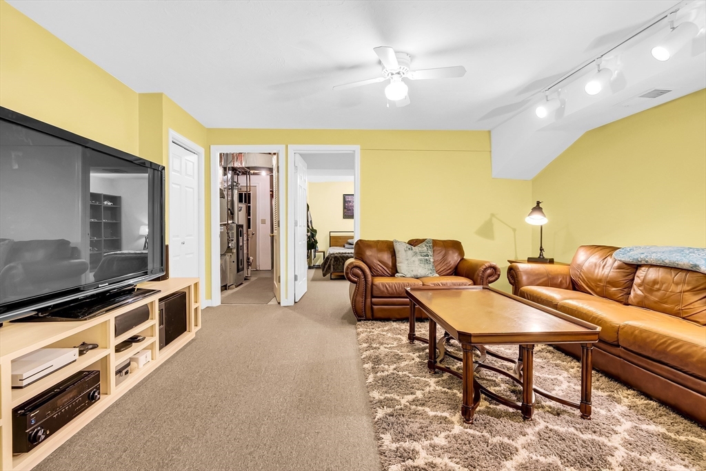 8 Highcroft Way # 8