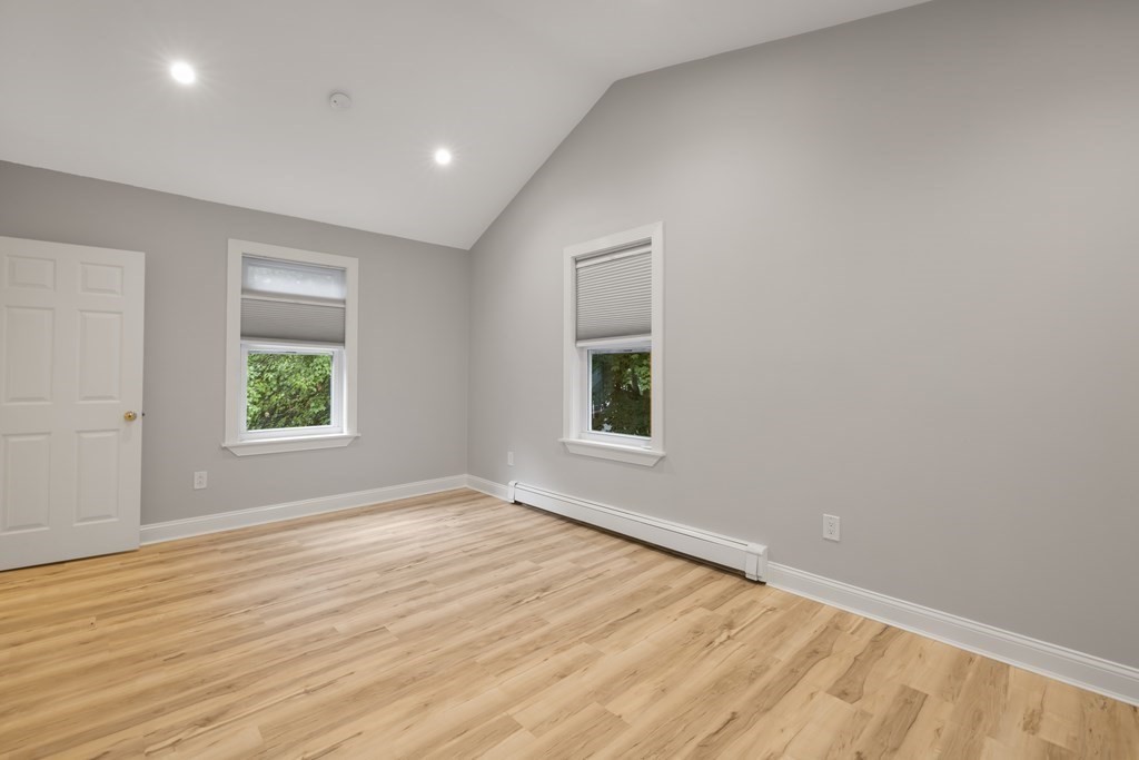 15 Bowman St