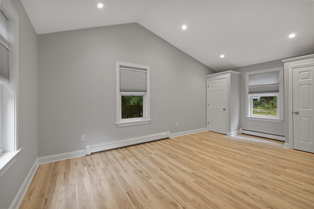 15 Bowman St