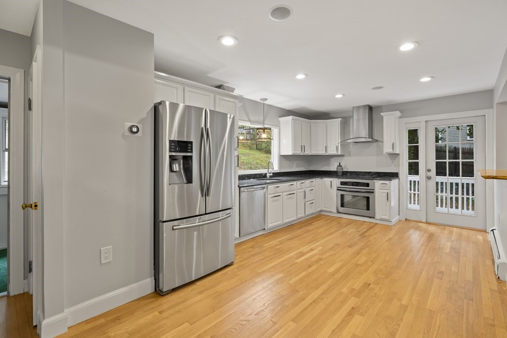 15 Bowman St