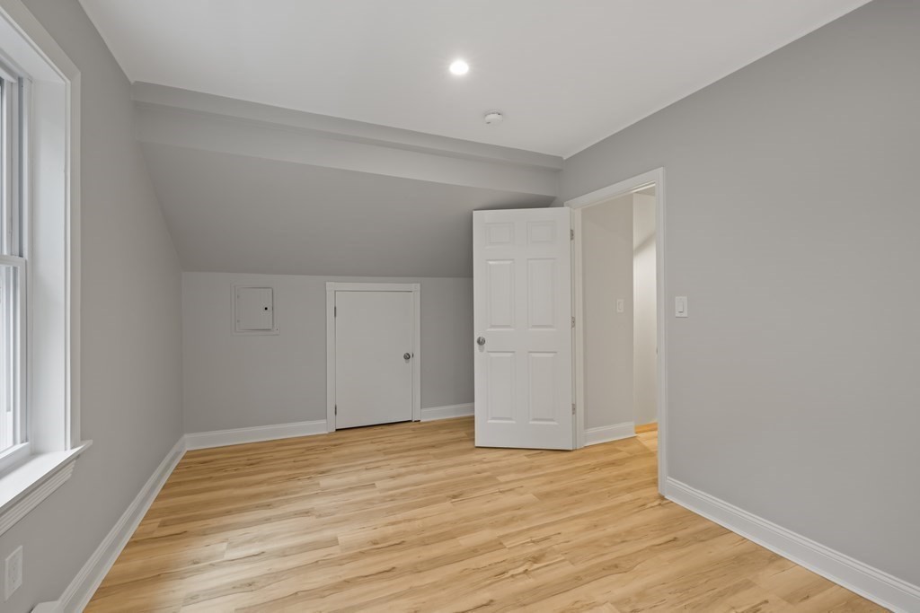 15 Bowman St