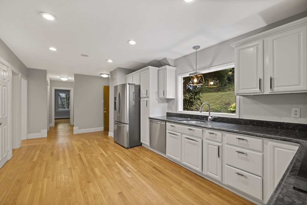 15 Bowman St