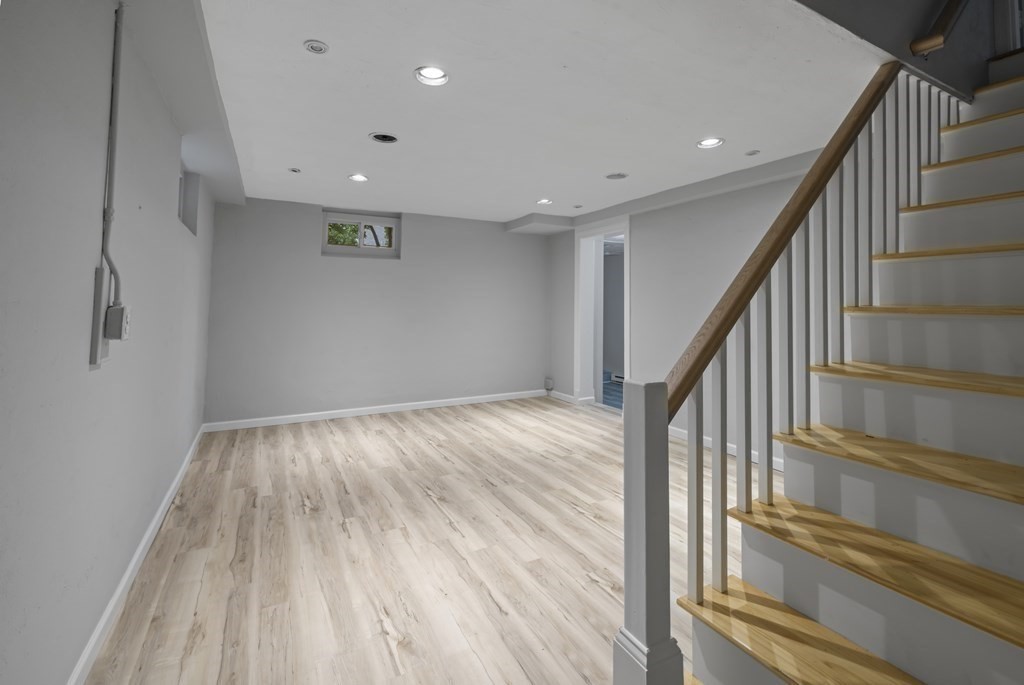 15 Bowman St