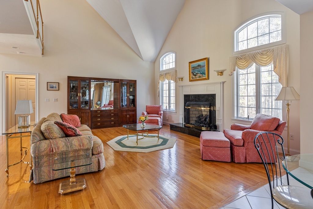 15 Rhonda Rheault Dr
