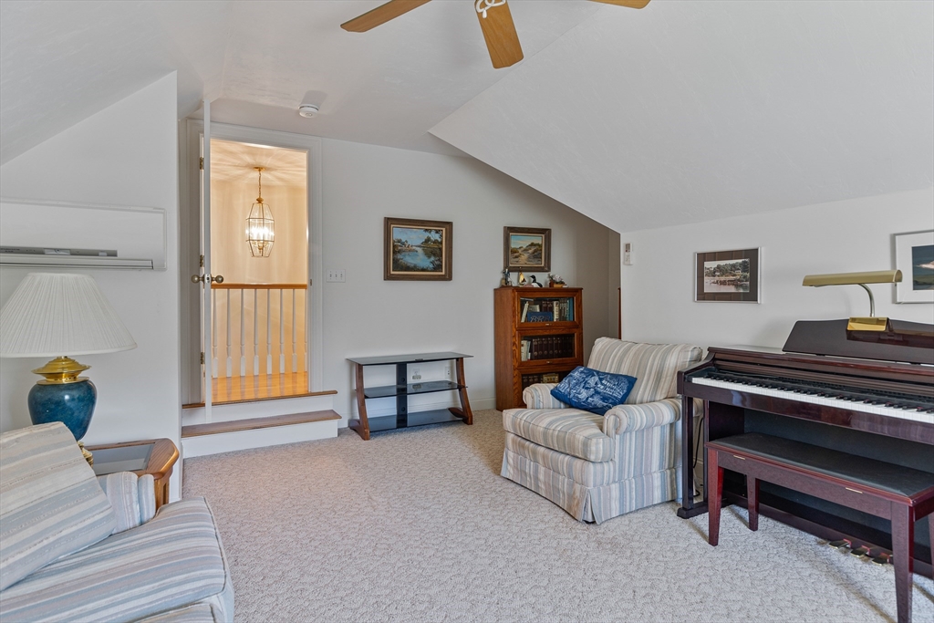 15 Rhonda Rheault Dr