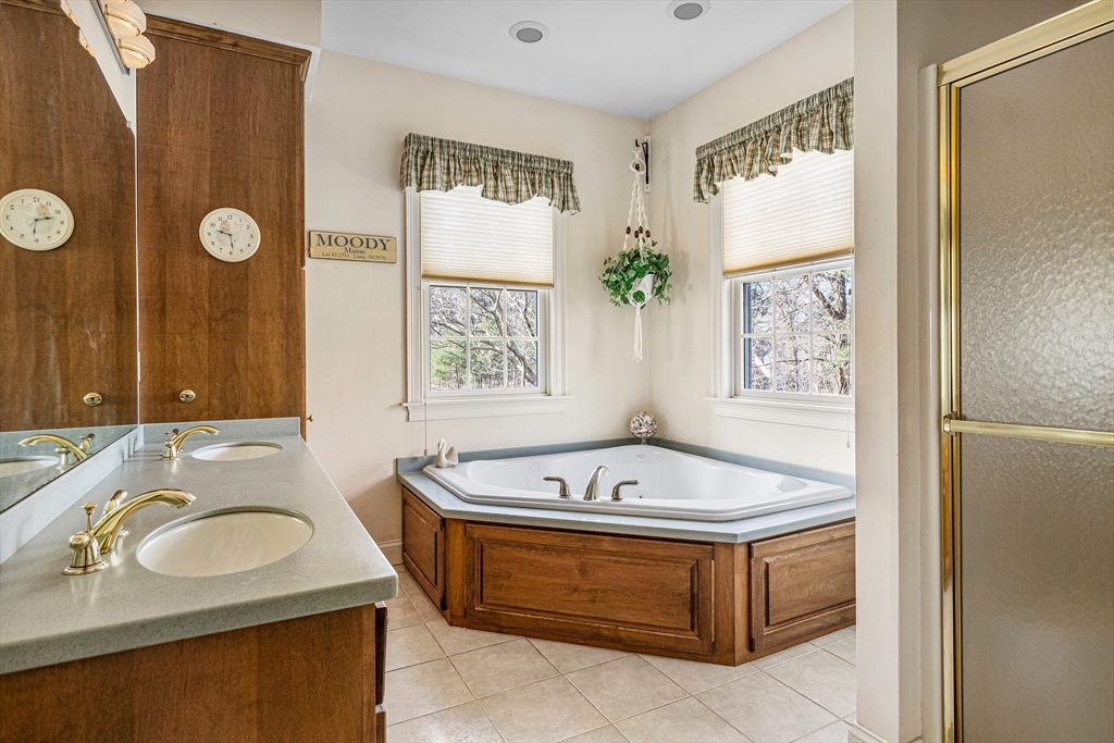 15 Rhonda Rheault Dr