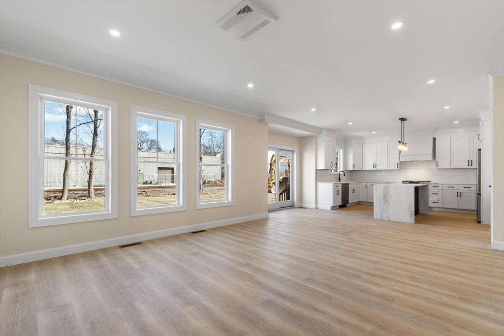 6 Myrtle Ave