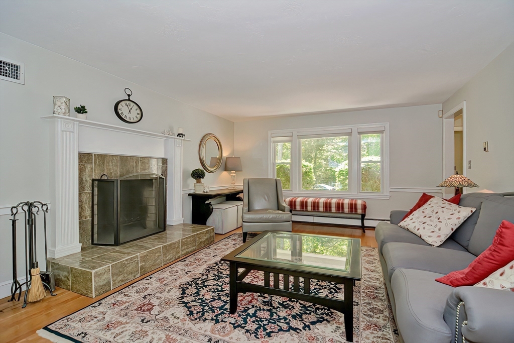 76 Carroll Dr