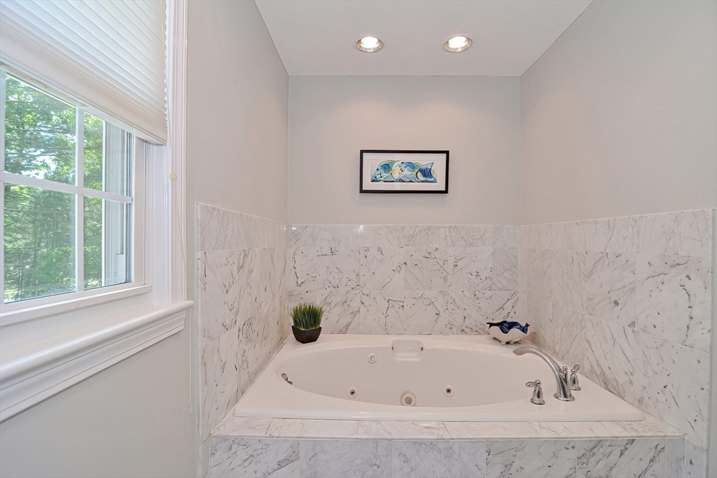 76 Carroll Dr