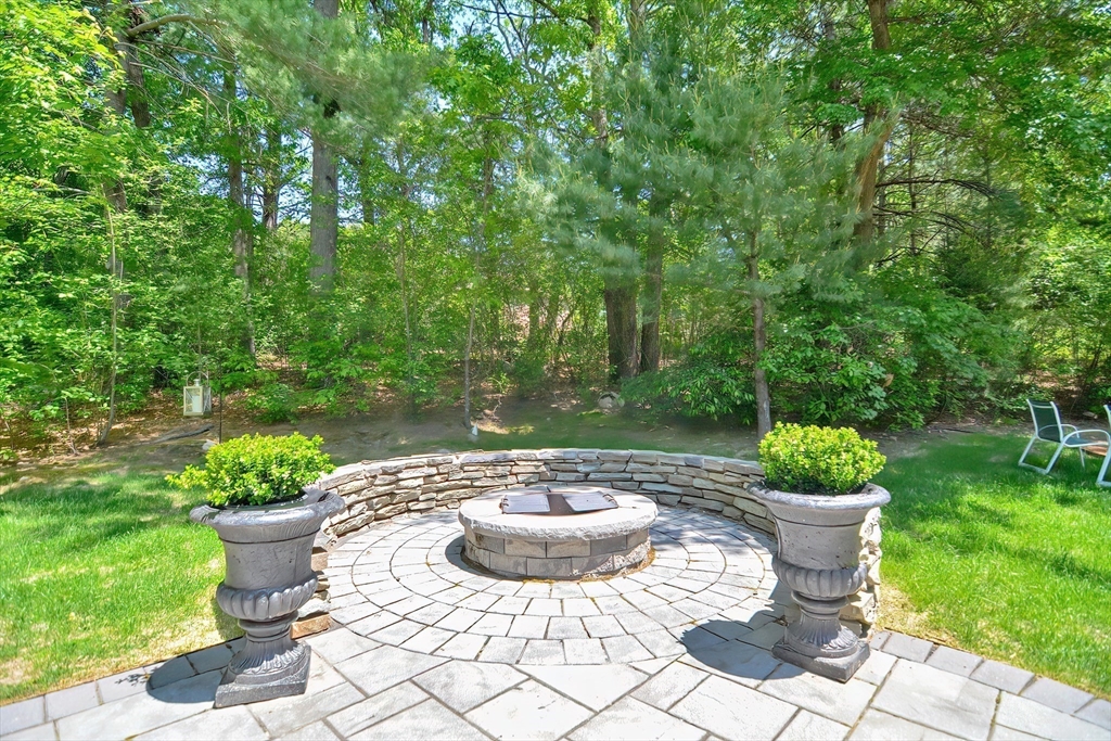 76 Carroll Dr