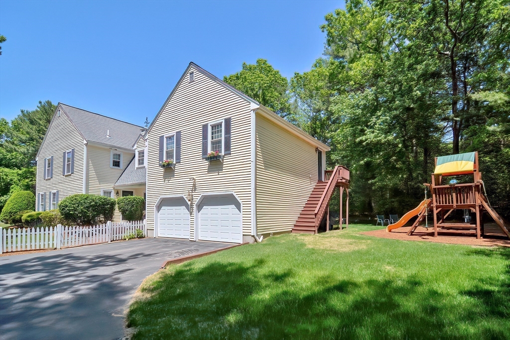76 Carroll Dr
