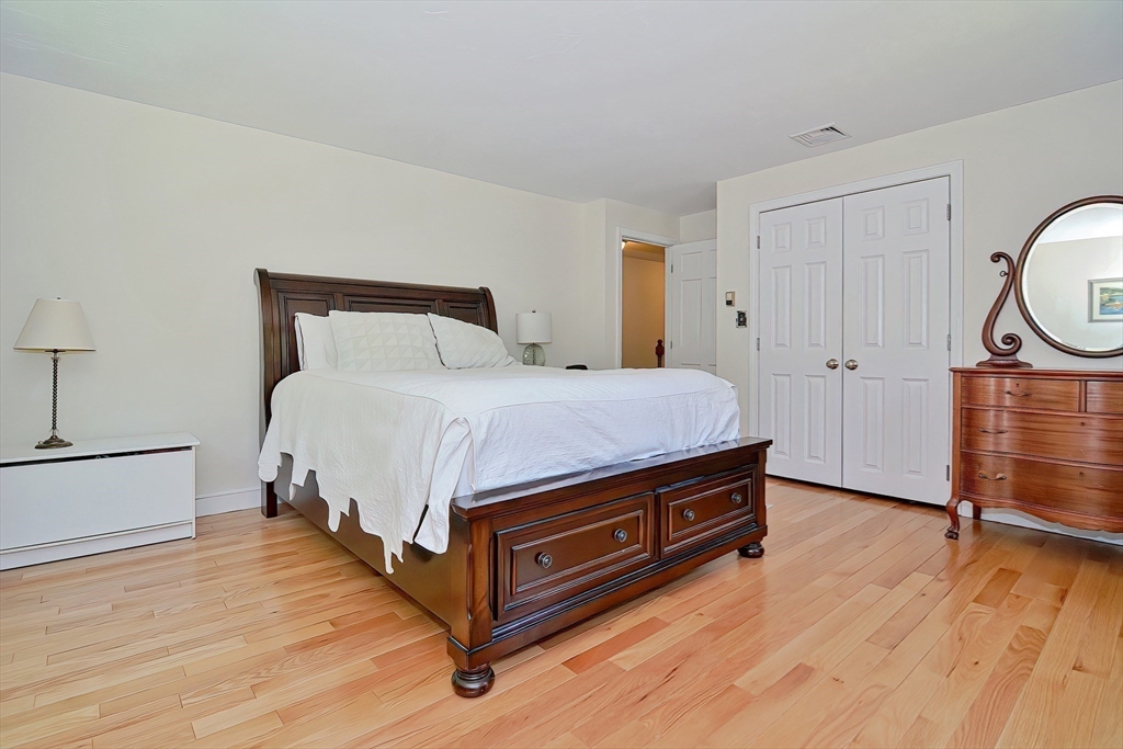 76 Carroll Dr