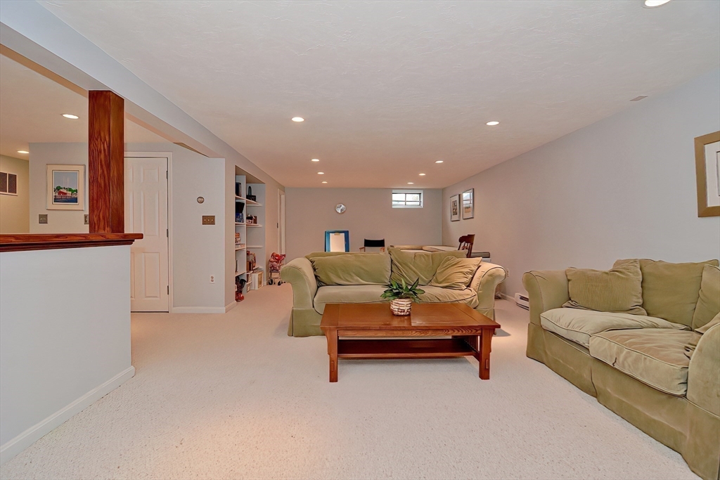 76 Carroll Dr