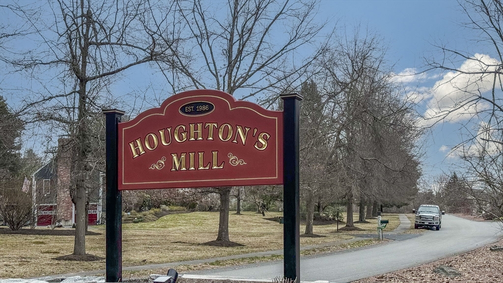 71 Houghton's Mill Rd