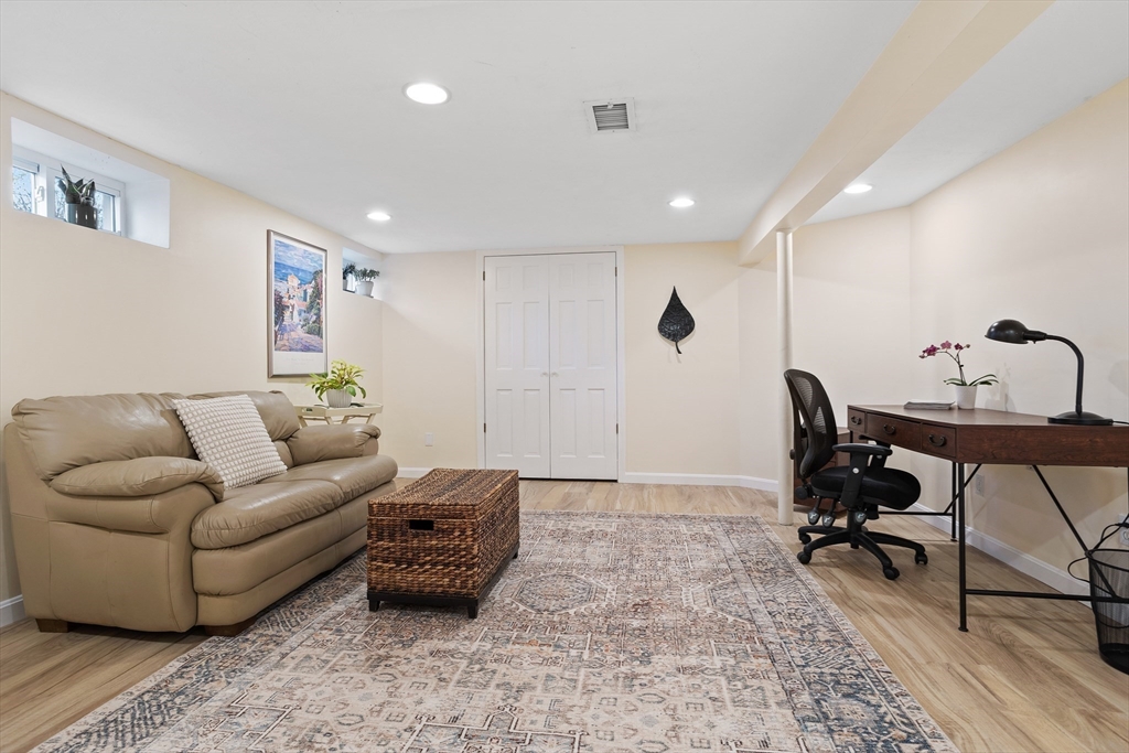 16 Juniper Ridge Rd