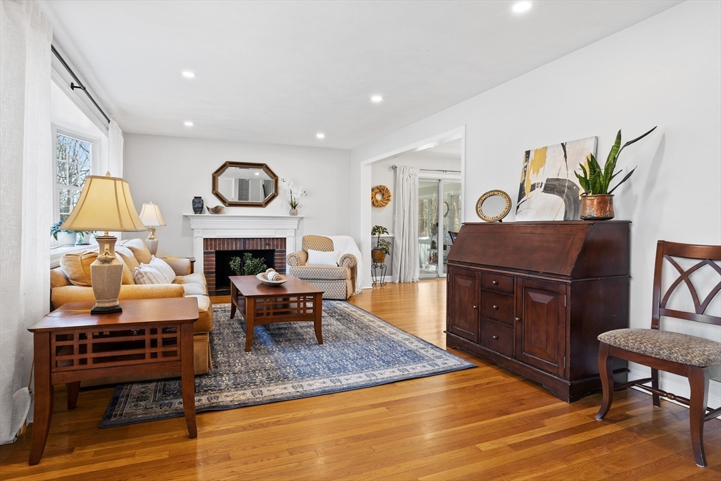16 Juniper Ridge Rd