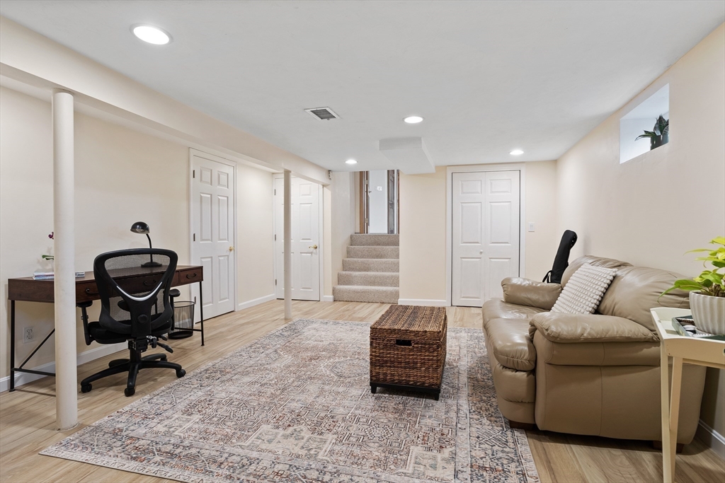 16 Juniper Ridge Rd