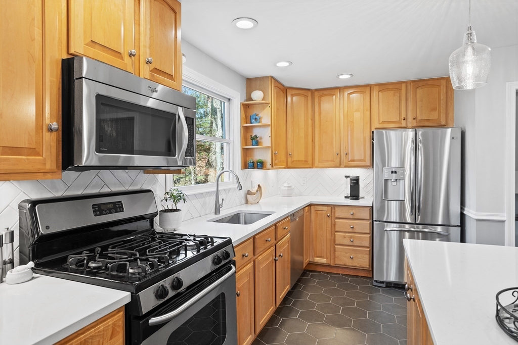 16 Juniper Ridge Rd
