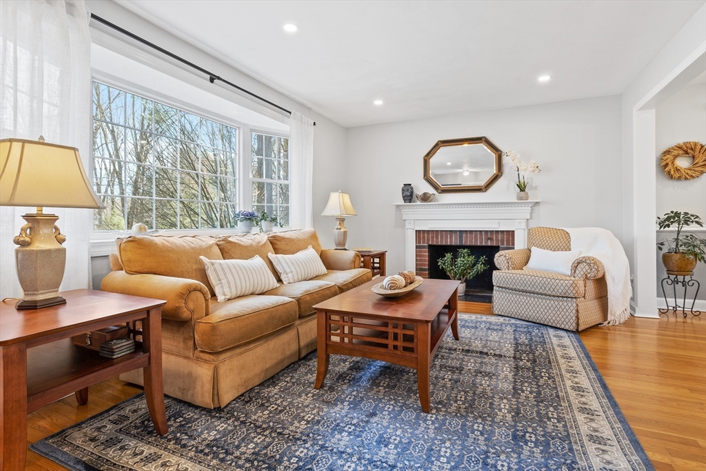 16 Juniper Ridge Rd