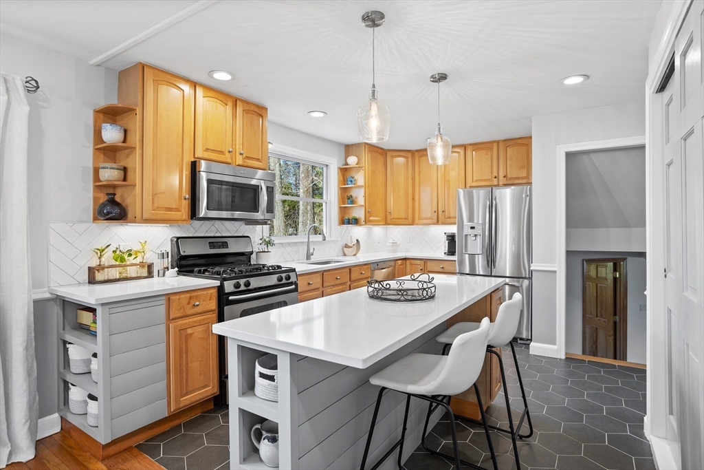 16 Juniper Ridge Rd