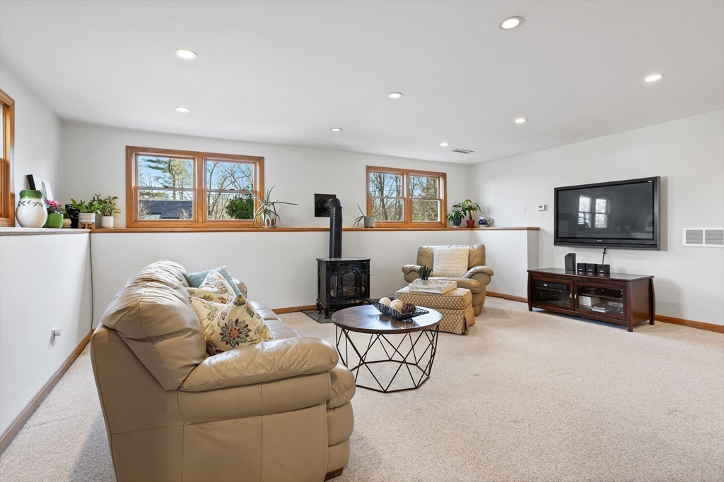 16 Juniper Ridge Rd