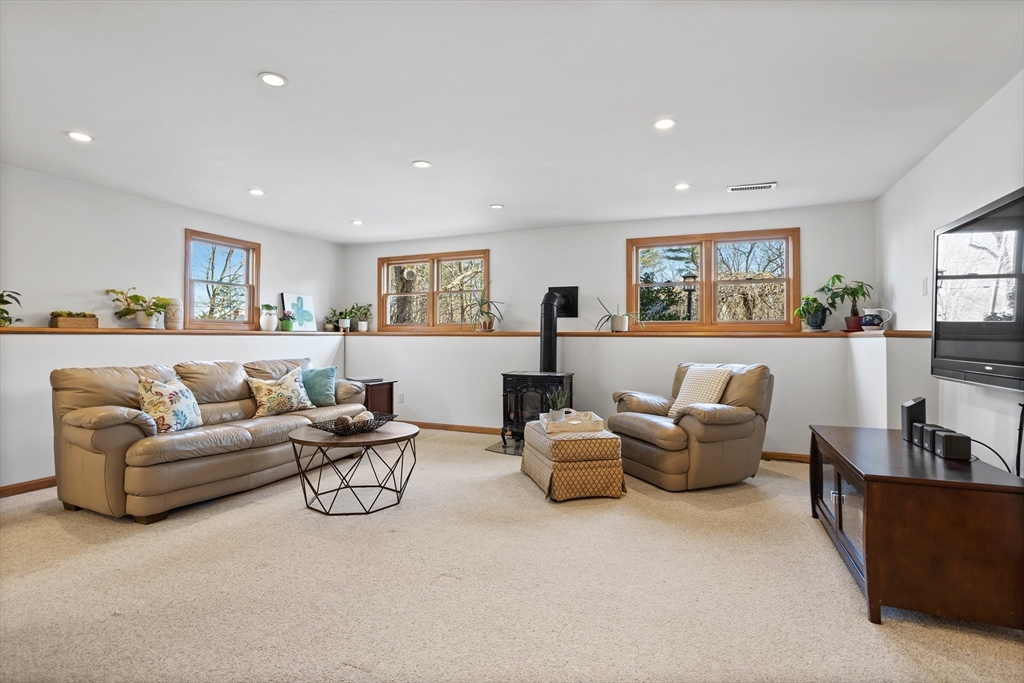 16 Juniper Ridge Rd